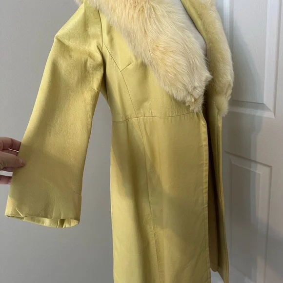 Vintage Yellow Leather Coat with Fur Collar - Picture 7 of 16